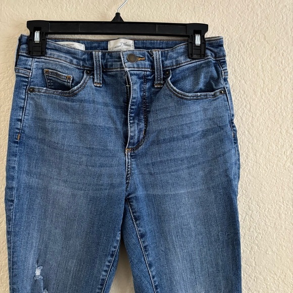 Universal Thread Blue Jeans - Picture 6 of 9